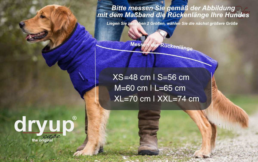 Original DRYUP Cape in Blau – Hundebademantel für drinnen und draußen, perfekt für nasse Abenteuer.